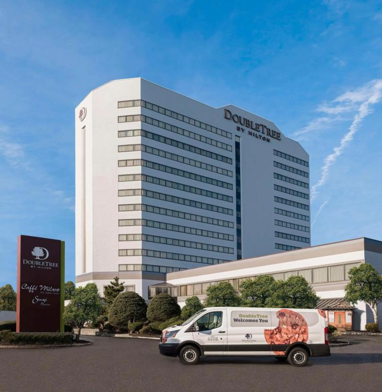 DoubleTree by Hilton Fort Lee - George Washington Bridge