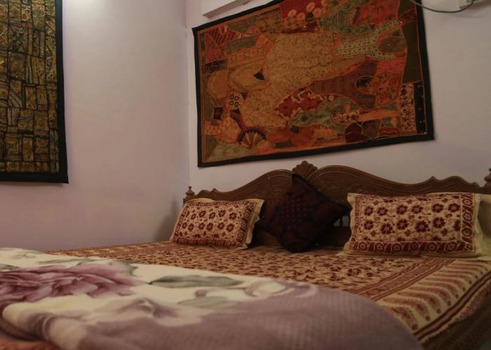 Arya Haveli Hotel