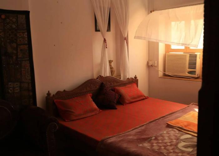 Arya Haveli Hotel