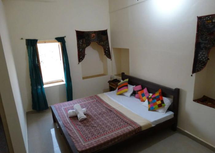 Arya Haveli Hotel