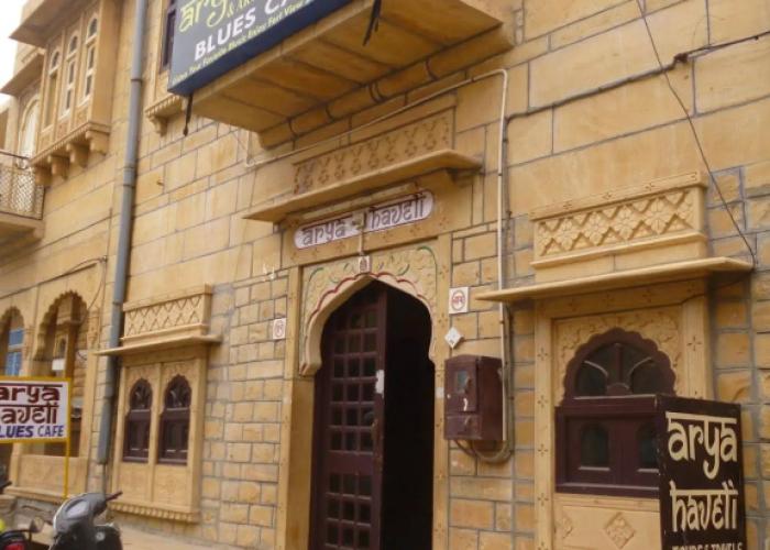 Arya Haveli Hotel