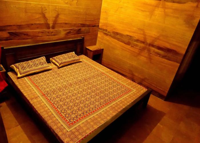 Arya Haveli Hotel