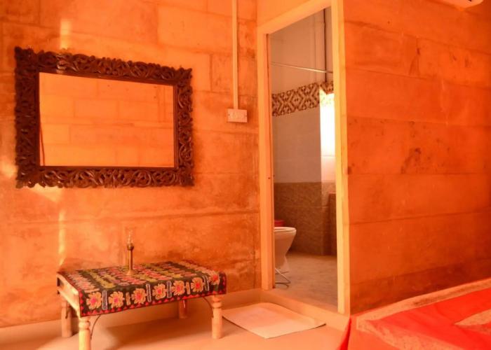 Arya Haveli Hotel