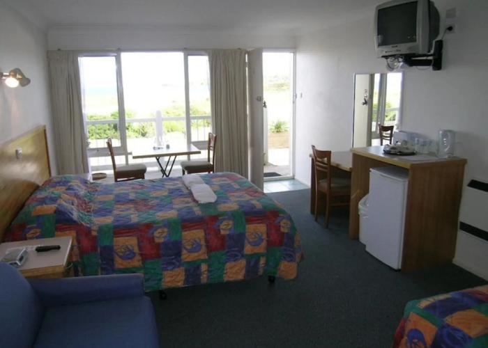 A Great Ocean View Motel