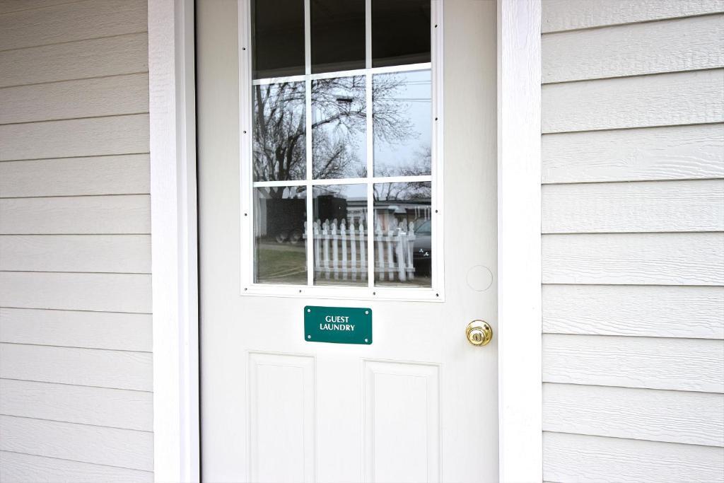 Peach Tree Inn & Suites