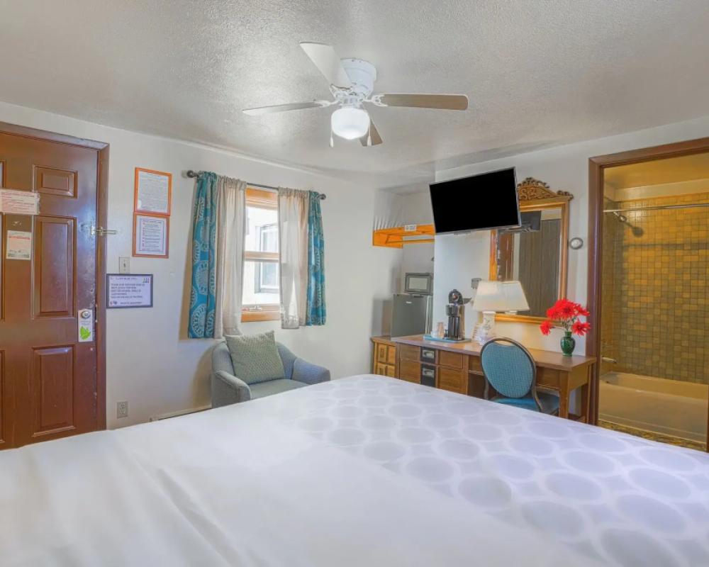 Love Hotels Silver Street by OYO at Hurley WI