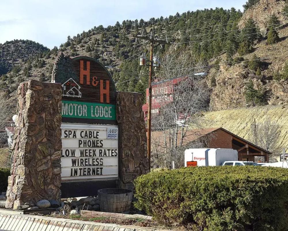 H & H Motor Lodge