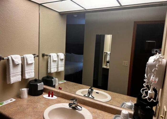 Apple Tree Inn and Suites