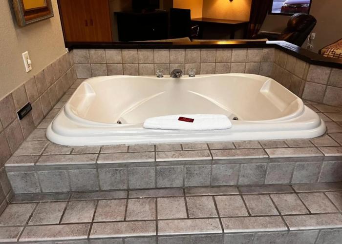 Apple Tree Inn and Suites