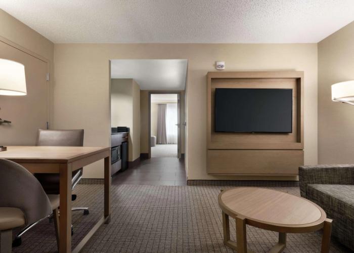 Embassy Suites by Hilton Cleveland Rockside