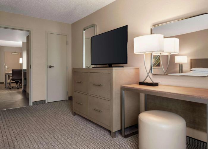 Embassy Suites by Hilton Cleveland Rockside