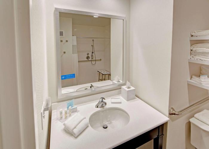 Hampton Inn & Suites Asheville Airport