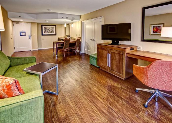 Hampton Inn & Suites Asheville Airport