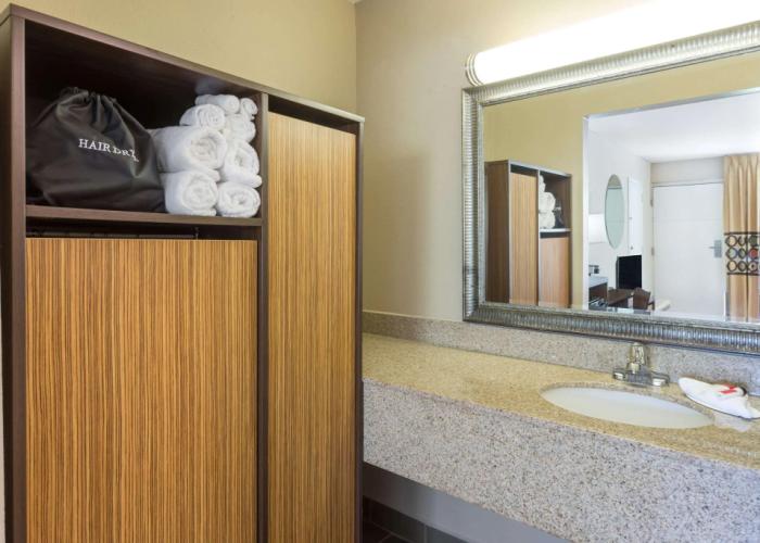 Super 8 by Wyndham Asheville Airport