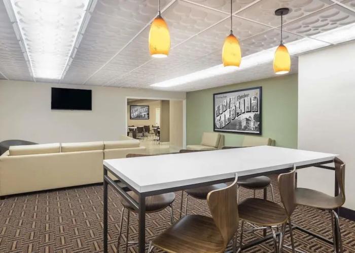 Super 8 by Wyndham Asheville Airport