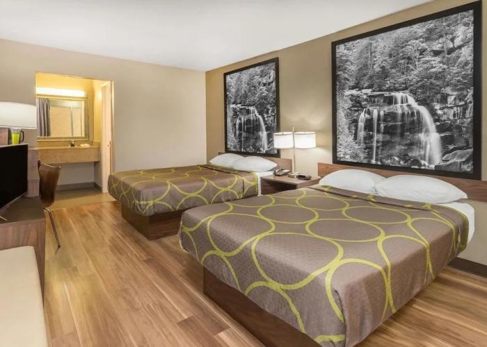 Super 8 by Wyndham Asheville Airport