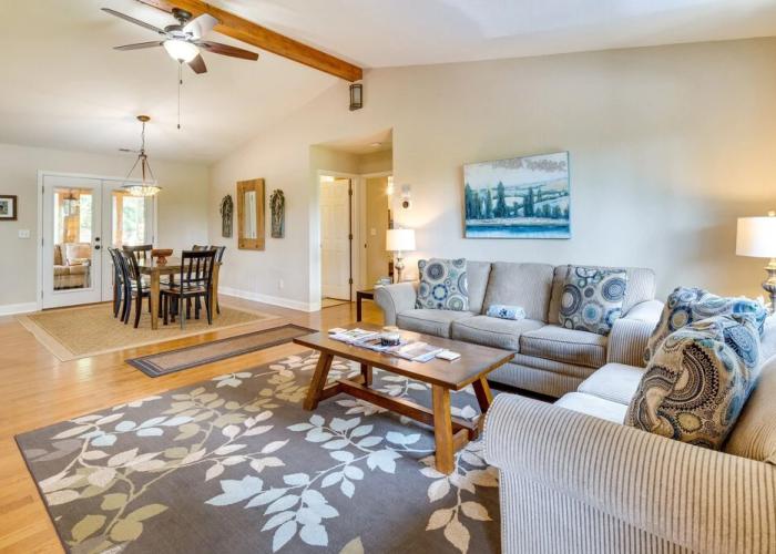 Blue Ridge Mountain Home w/ Sunroom: Pets Welcome