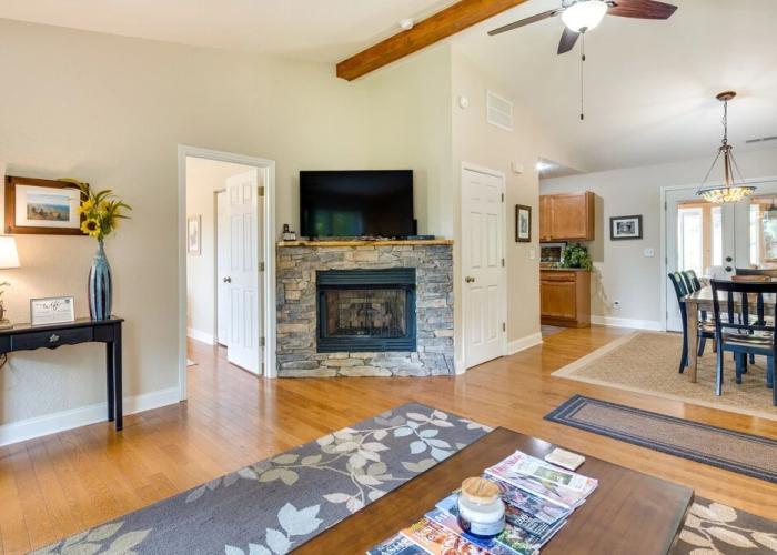 Blue Ridge Mountain Home w/ Sunroom: Pets Welcome