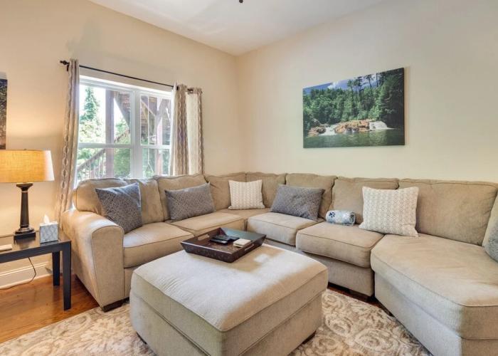 Blue Ridge Mountain Home w/ Sunroom: Pets Welcome