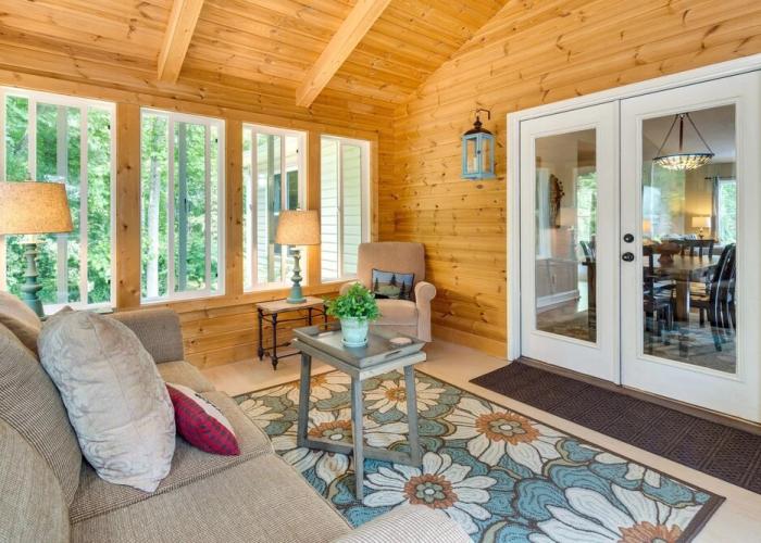 Blue Ridge Mountain Home w/ Sunroom: Pets Welcome