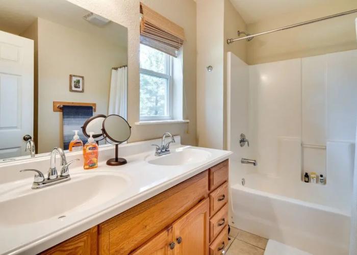 Blue Ridge Mountain Home w/ Sunroom: Pets Welcome