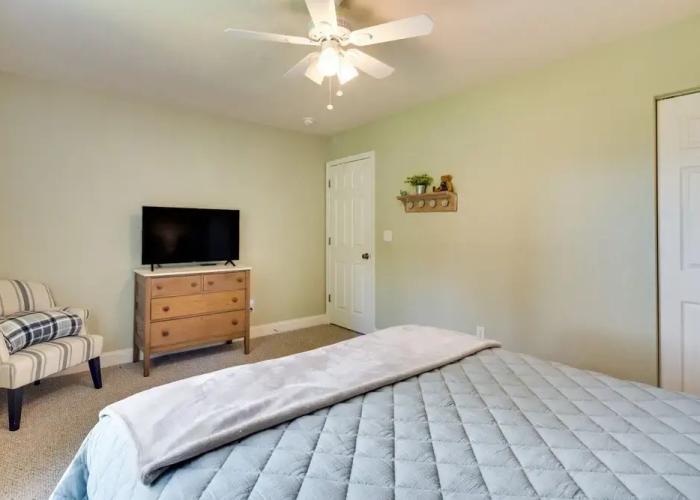 Blue Ridge Mountain Home w/ Sunroom: Pets Welcome