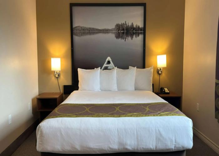 Super 8 by Wyndham Guelph