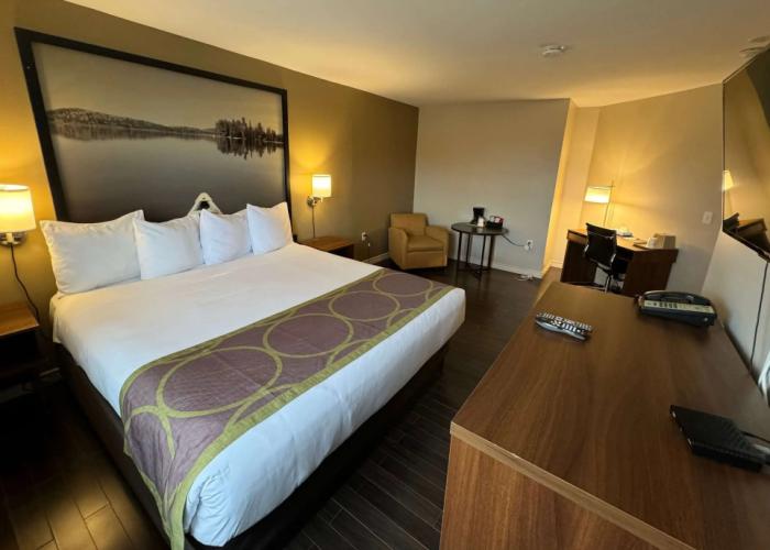 Super 8 by Wyndham Guelph