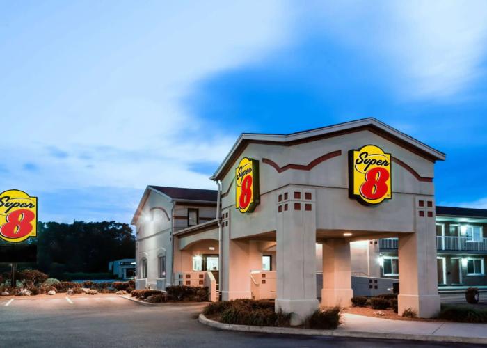 Super 8 by Wyndham Guelph