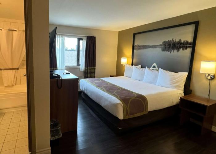 Super 8 by Wyndham Guelph