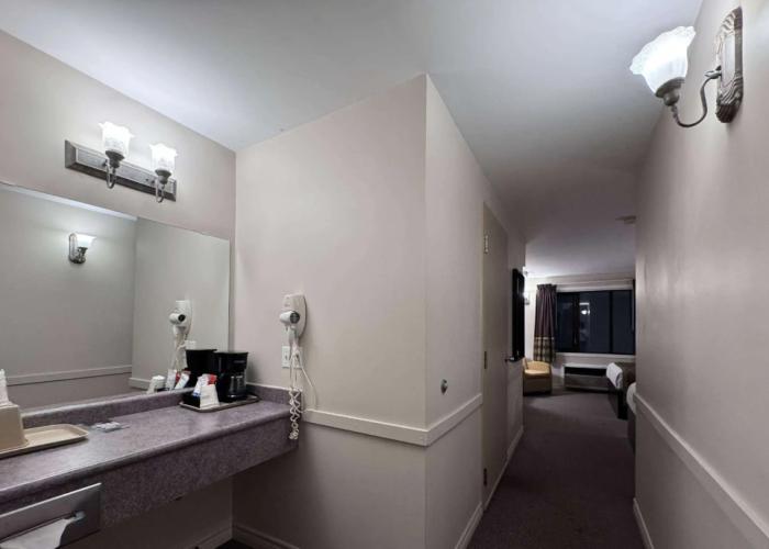 Super 8 by Wyndham Guelph