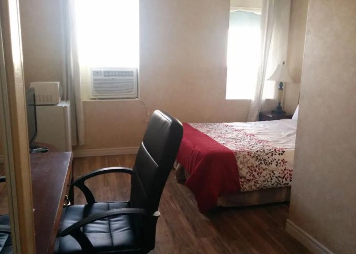 Royal Inn and Suites