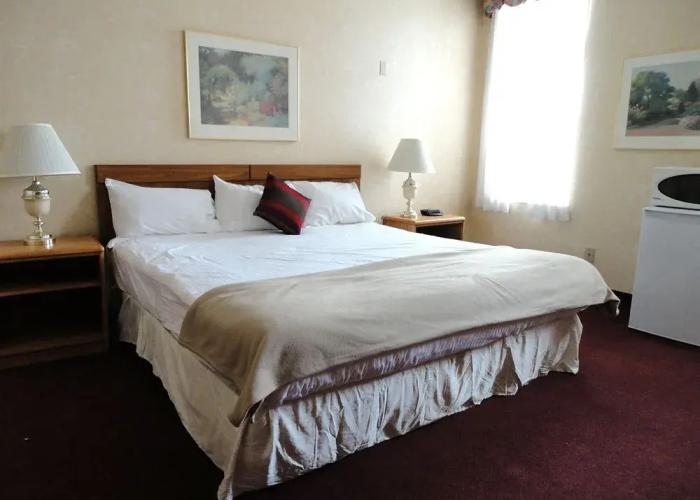 Royal Inn and Suites