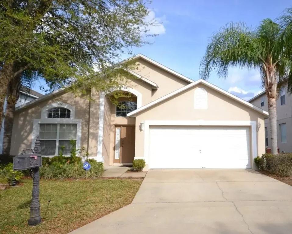 Oriental Charm 4 Bedroom Home by RedAwning