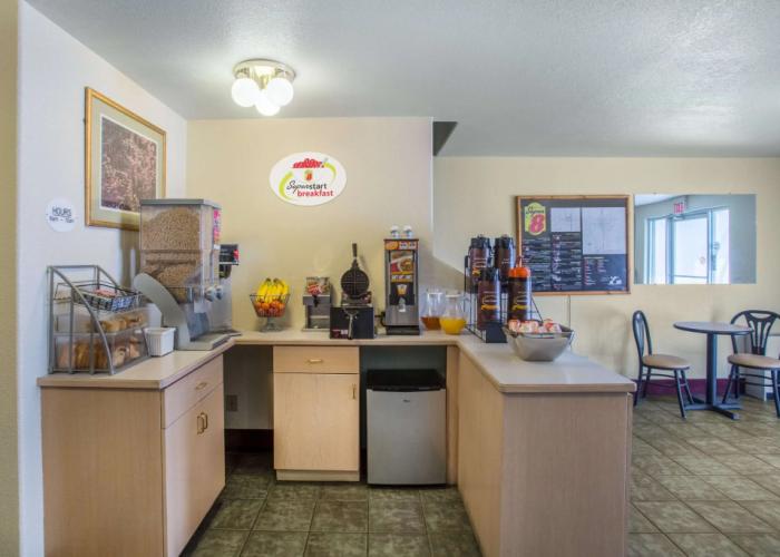 Super 8 by Wyndham Hamilton