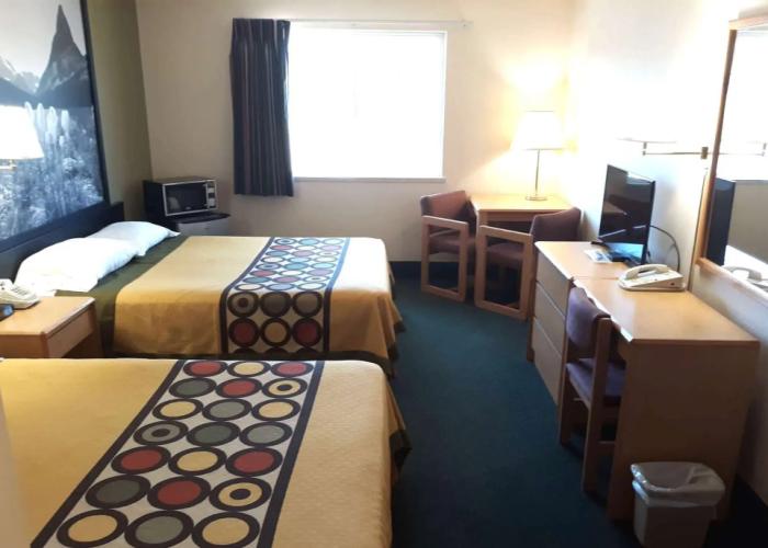 Super 8 by Wyndham Hamilton