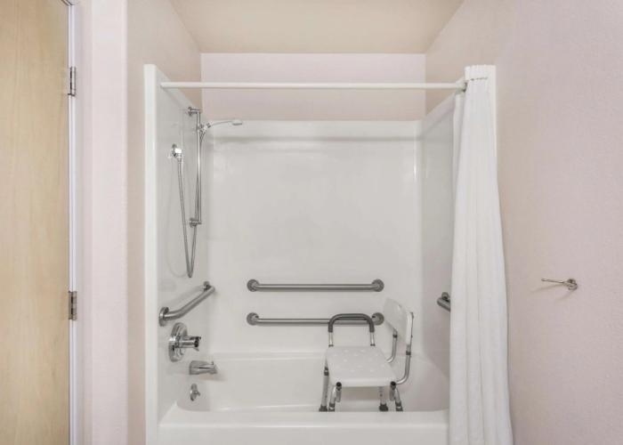 Super 8 by Wyndham Hamilton