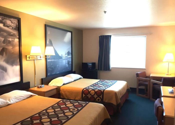 Super 8 by Wyndham Hamilton