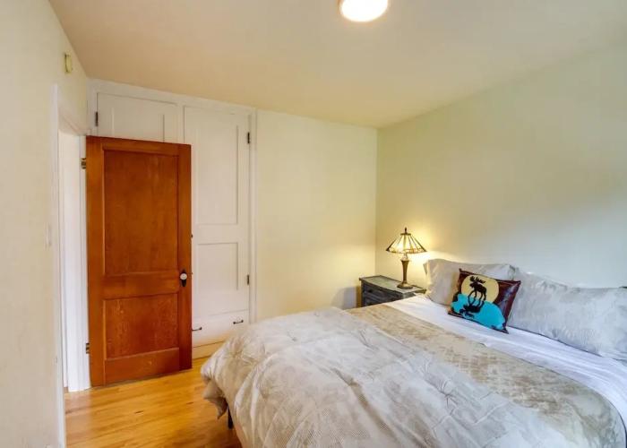 Charming Hamilton Hideaway: Half-mi to Main St!