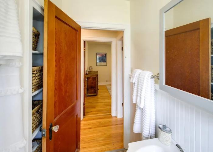 Charming Hamilton Hideaway: Half-mi to Main St!