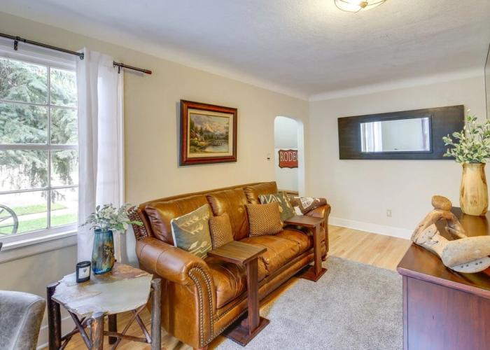 Charming Hamilton Hideaway: Half-mi to Main St!