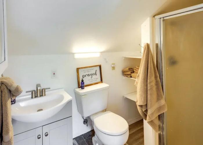 Charming Hamilton Hideaway: Half-mi to Main St!