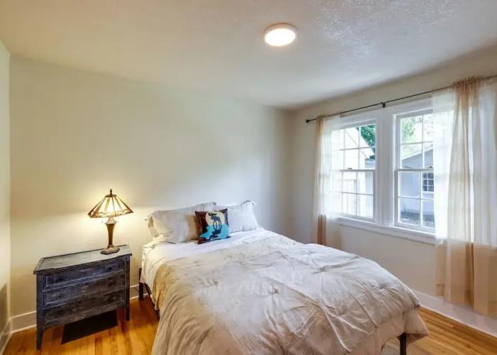 Charming Hamilton Hideaway: Half-mi to Main St!