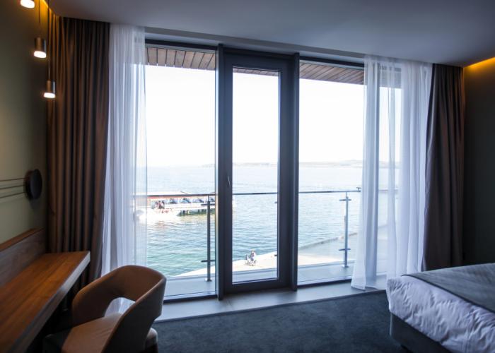 Promenade Hotel