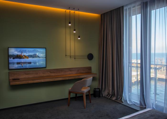 Promenade Hotel