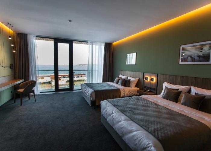 Promenade Hotel