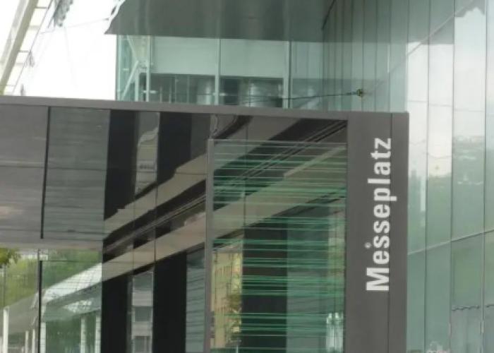 easyHotel Basel City - contactless self check-in