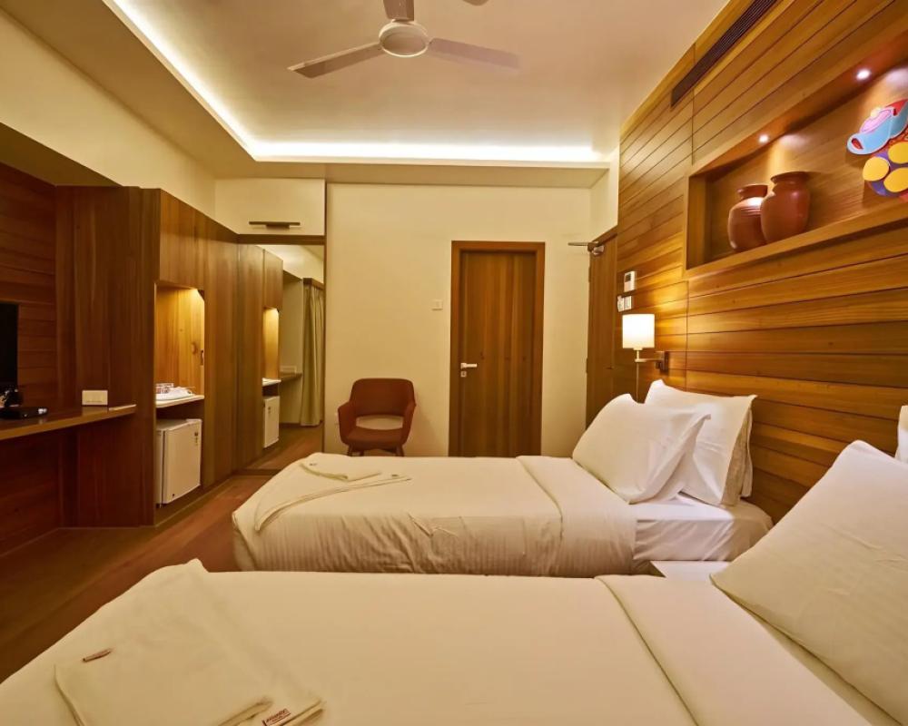 фото Hotel Atharv