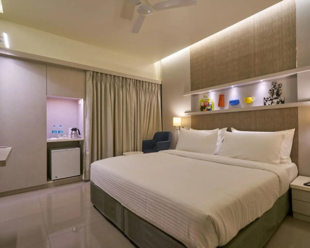 фото Hotel Atharv