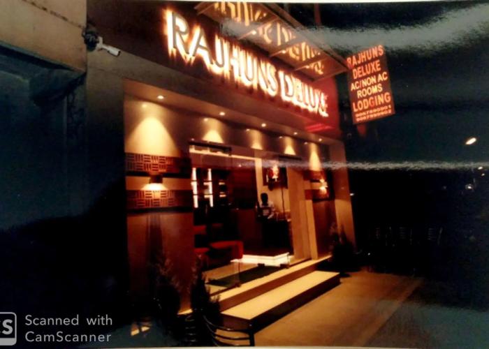Rajhuns Deluxe Lodging
